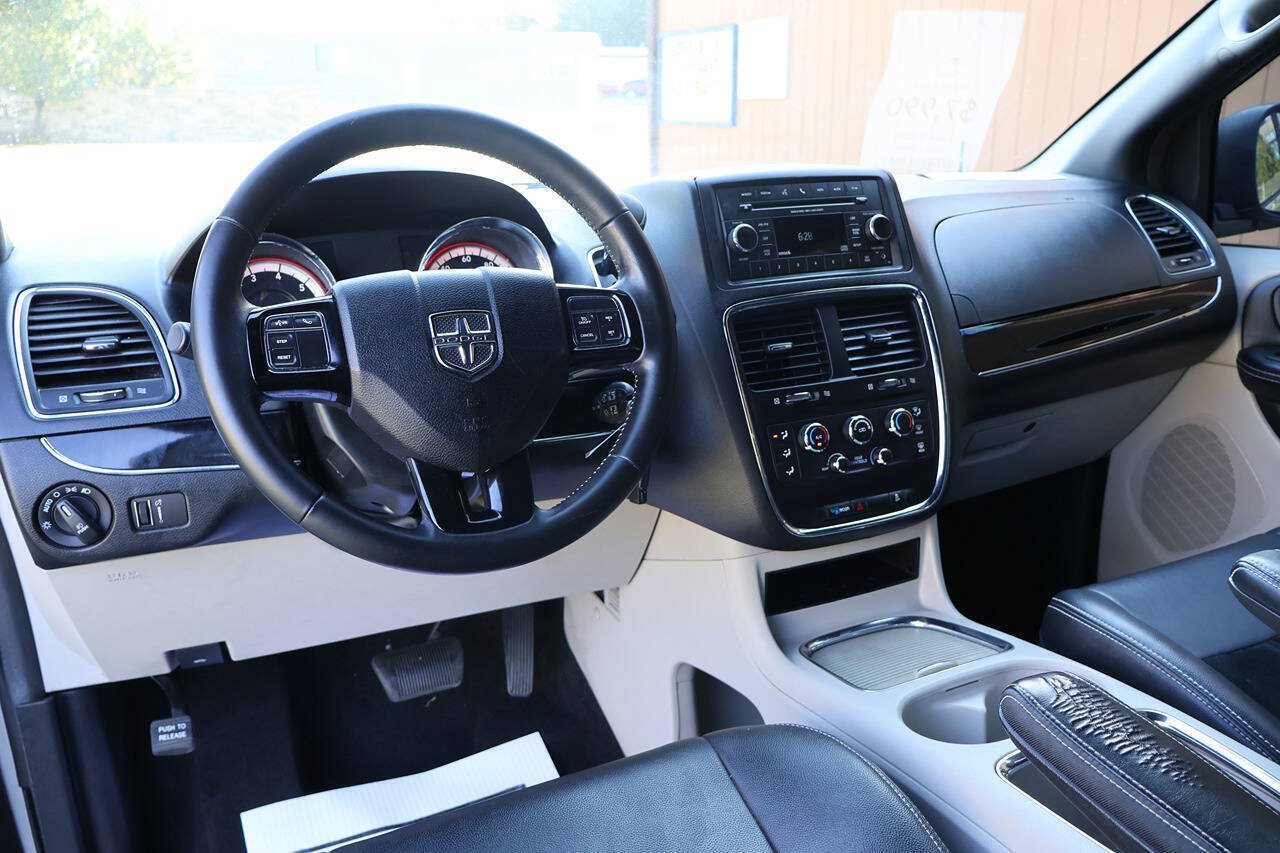 Used 2017 Dodge Grand Caravan SXT FWD image 17