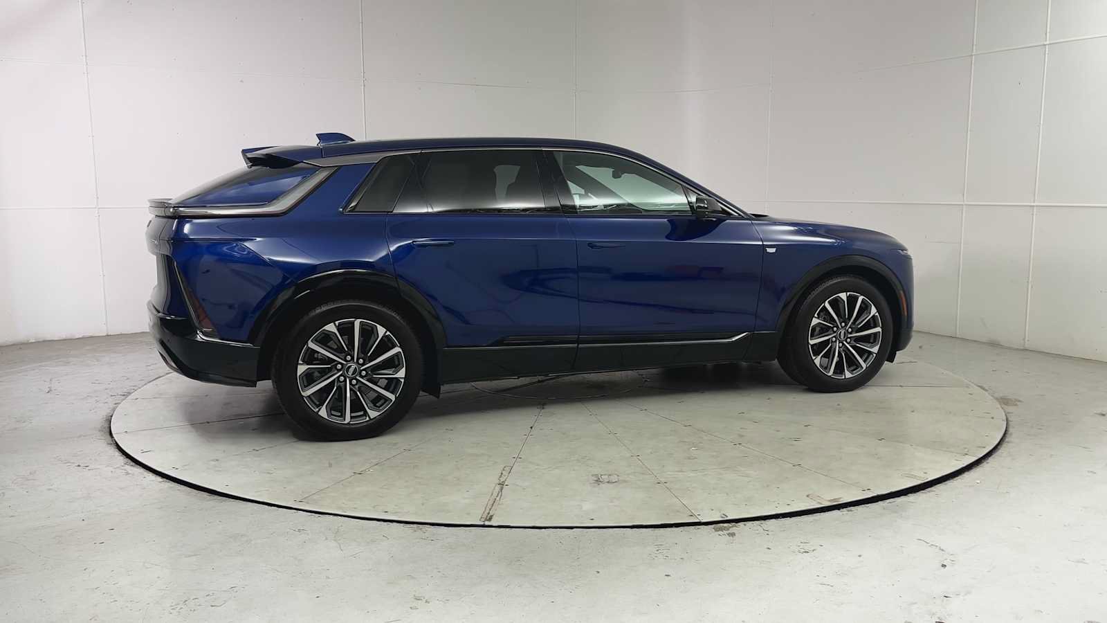 Used 2024 Cadillac Lyriq Sport AWD/4WD image 9