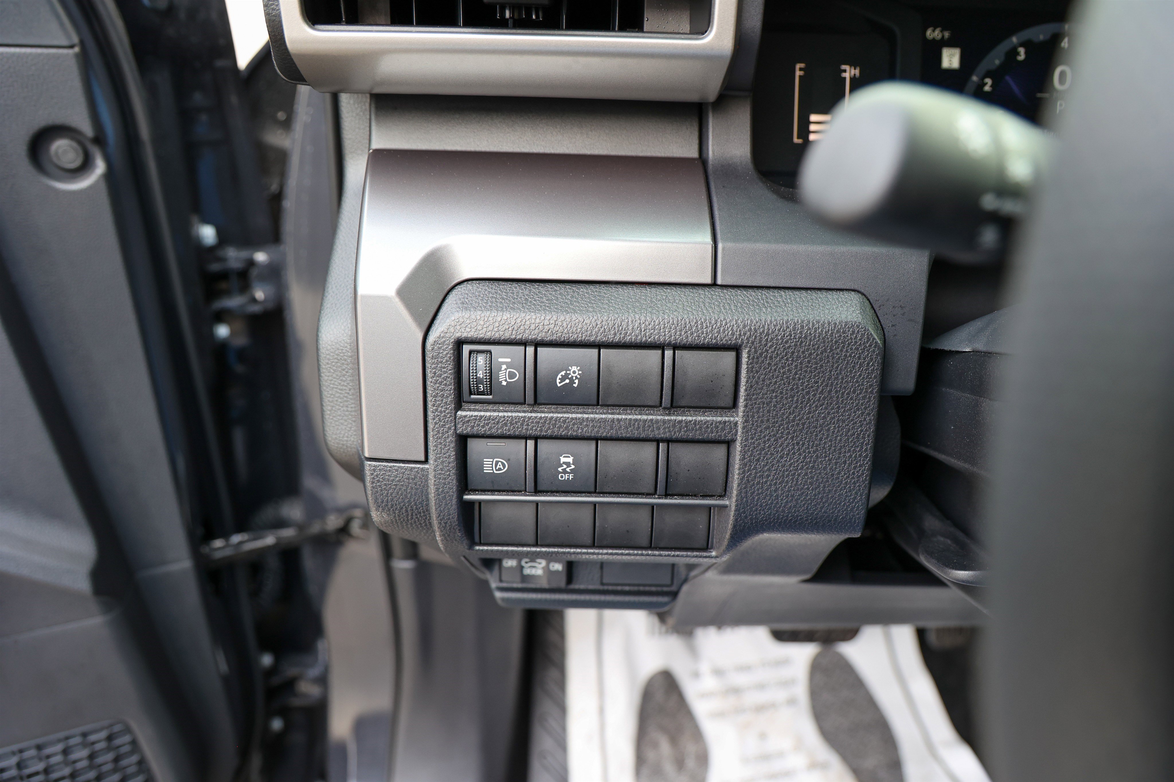 Certified 2025 Toyota Tacoma SR5 w/ SR5 Upgrade Package AWD/4WD image 20