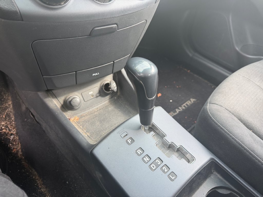 Used 2009 Hyundai Elantra SE FWD image 29