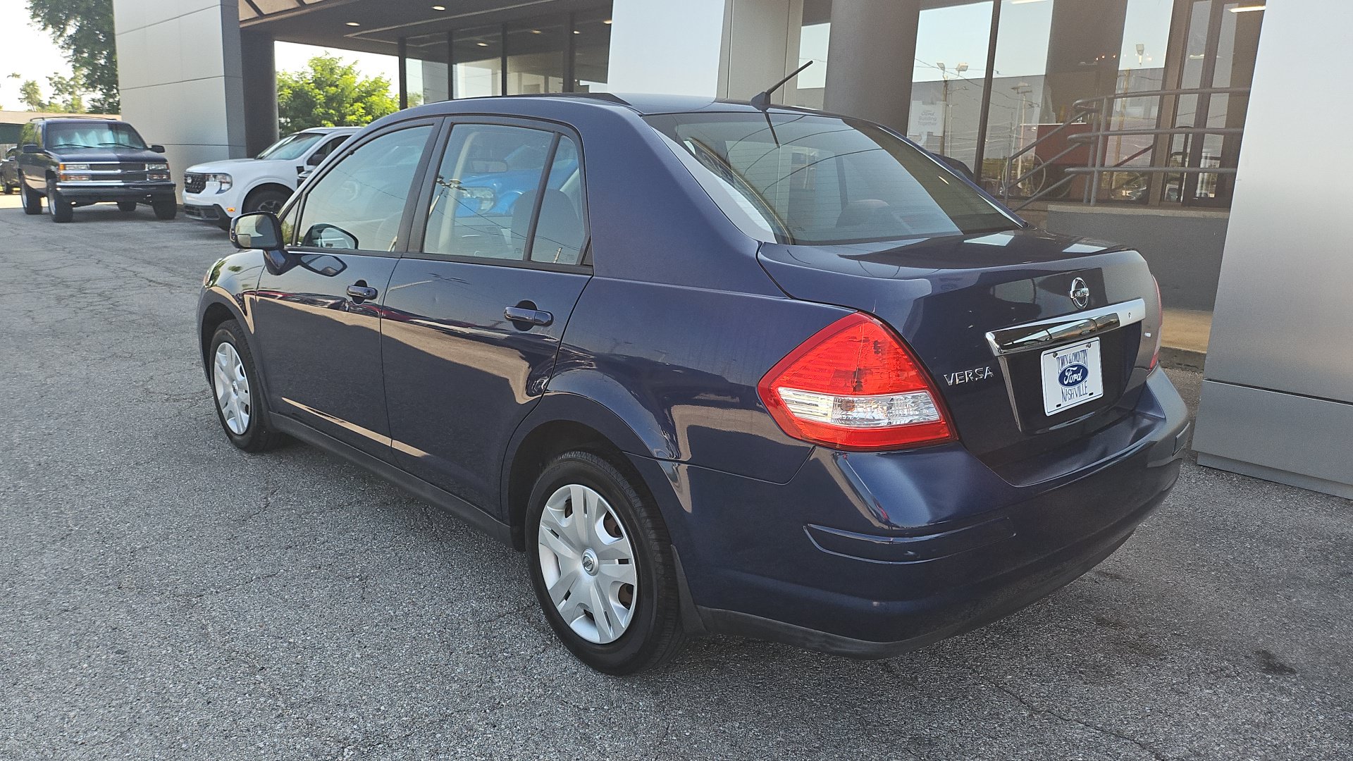Used 2011 Nissan Versa 1.8 S w/ Plus Pkg FWD image 3