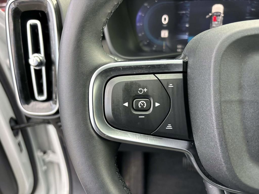 Used 2025 Volvo XC40 B5 Core w/ Protection Package Premier image 17