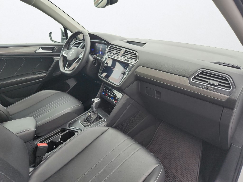 Certified 2023 Volkswagen Tiguan SE FWD image 25