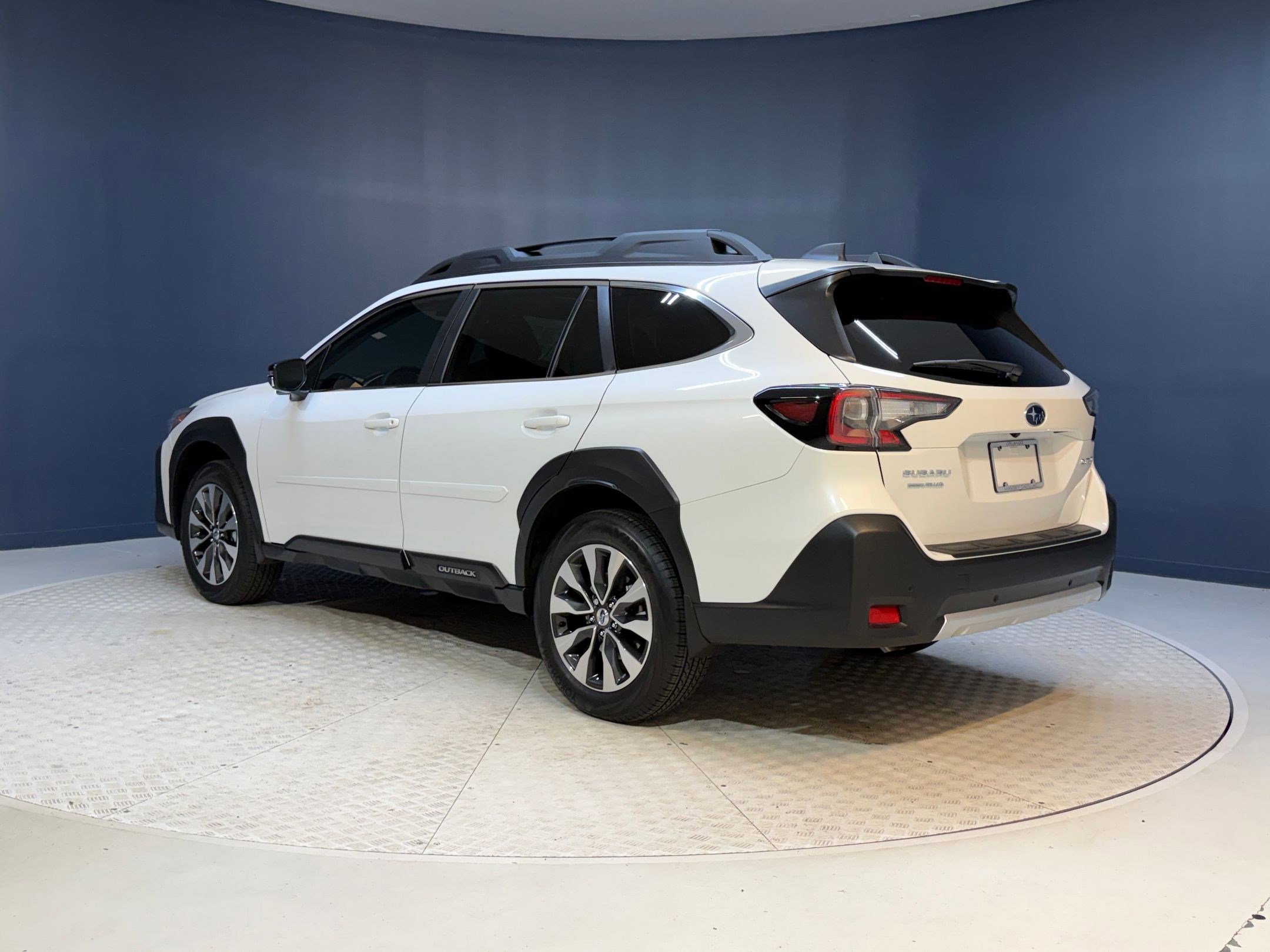 Used 2025 Subaru Outback Limited w/ Popular Package #2 AWD/4WD image 3