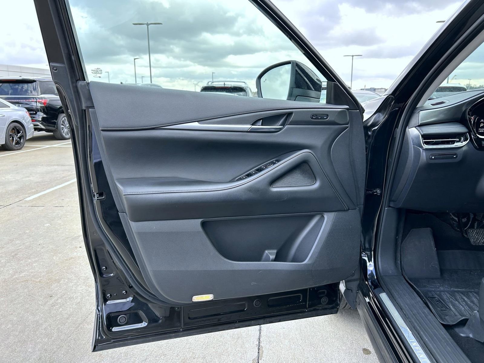 Used 2023 INFINITI QX60 Luxe image 9