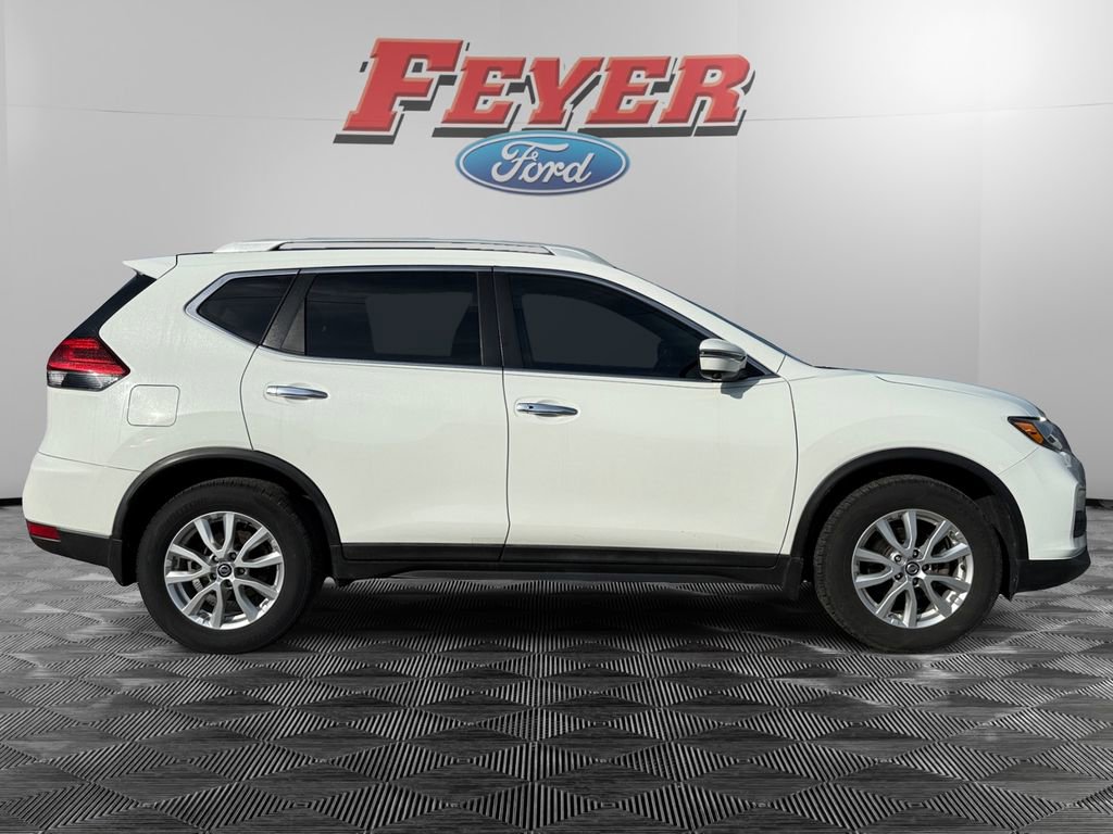 Used 2017 Nissan Rogue SV w/ SV Premium Package FWD image 6