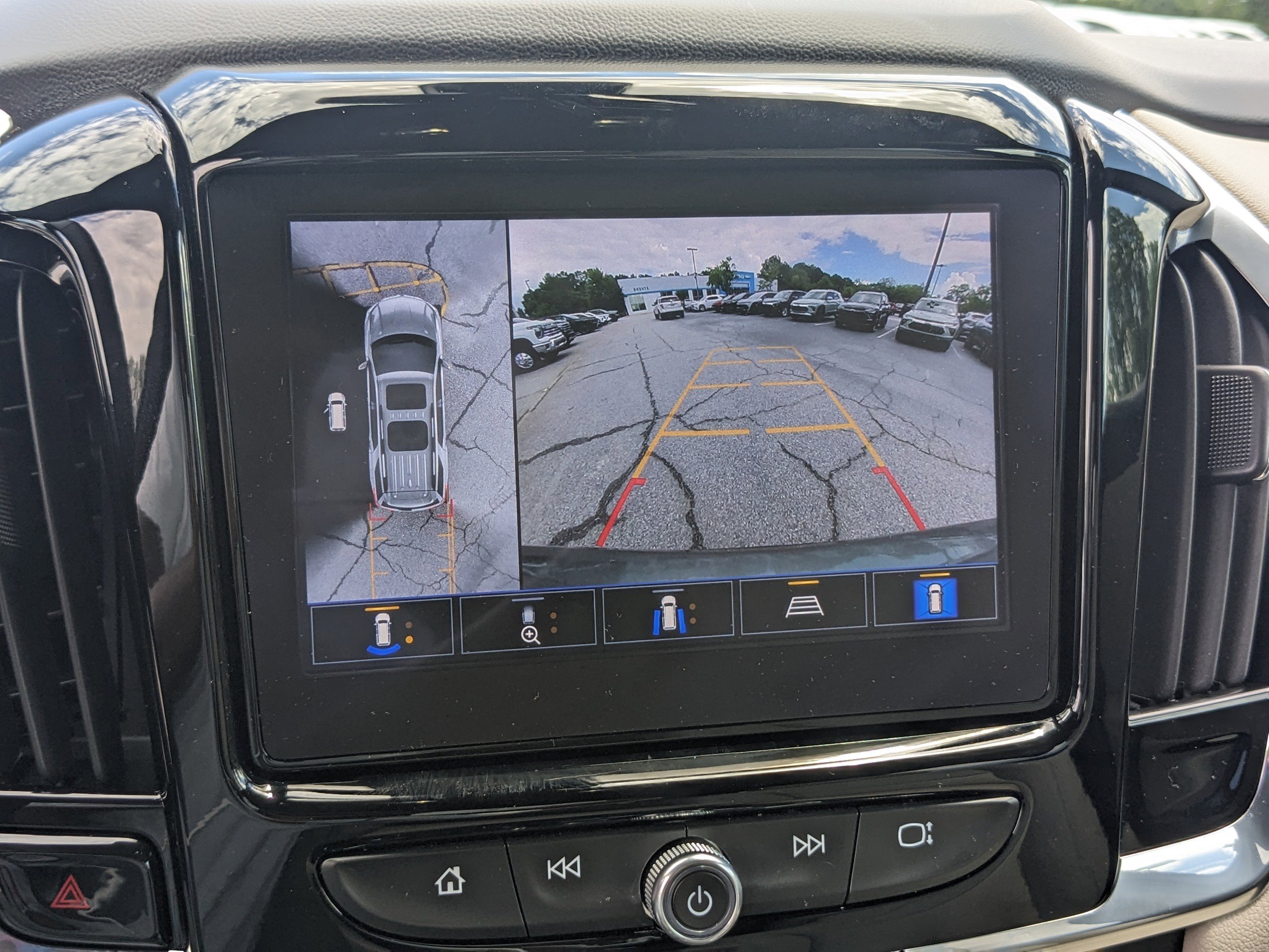 Used 2023 Chevrolet Traverse LT w/ LT Premium Package image 23