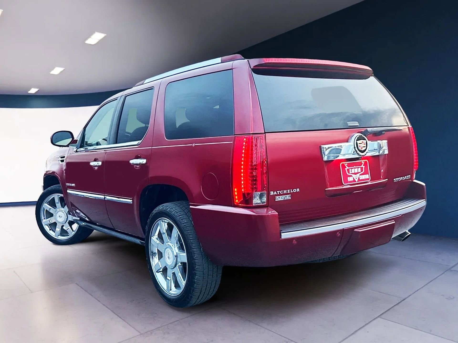 Used 2010 Cadillac Escalade Premium image 3
