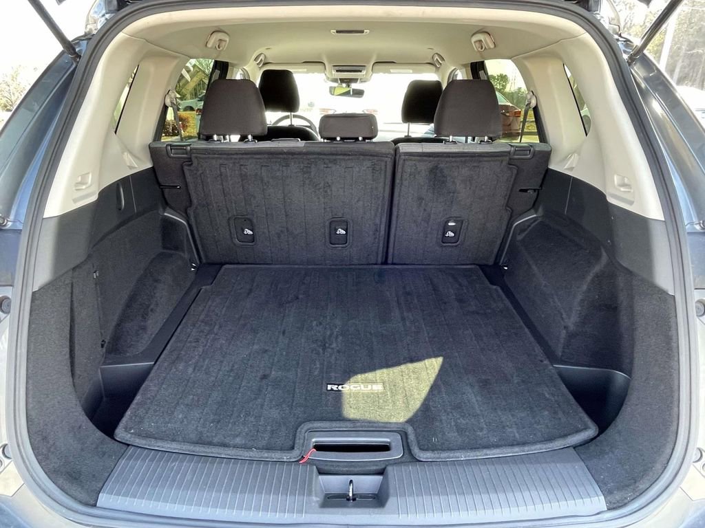 Used 2023 Nissan Rogue SV image 10