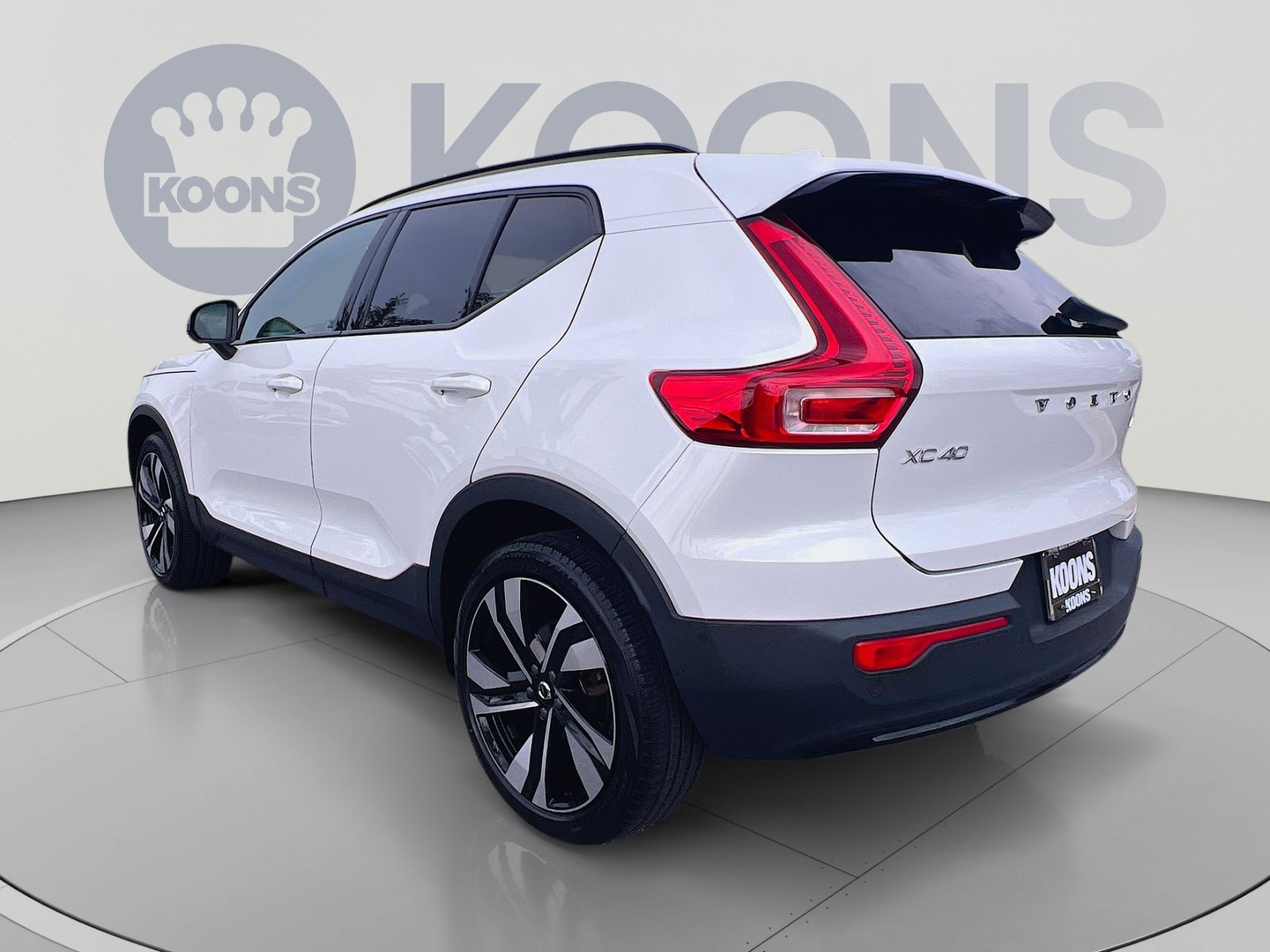Certified 2023 Volvo XC40 B5 Plus w/ Climate Package AWD/4WD image 4