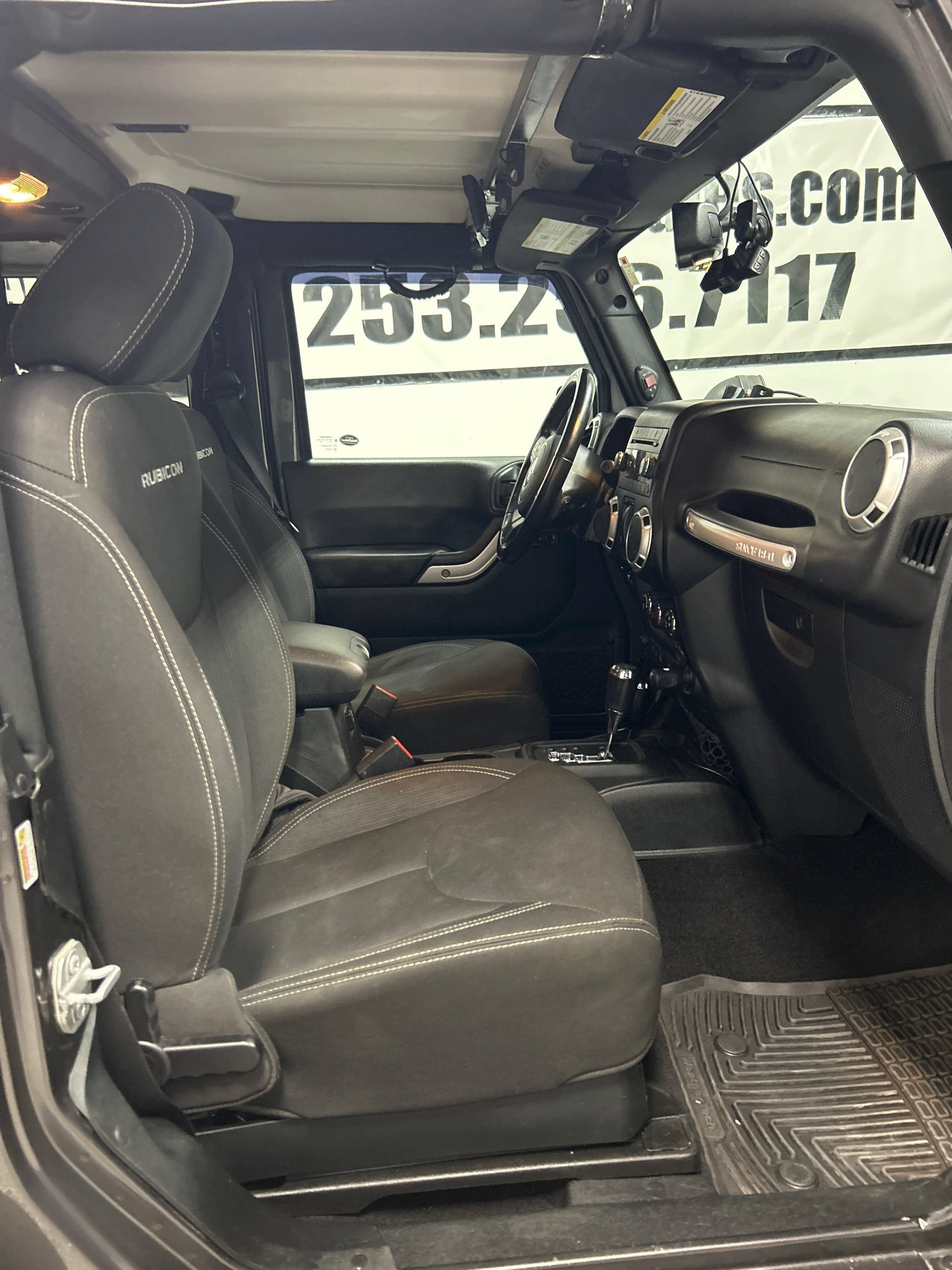 Used 2017 Jeep Wrangler Rubicon w/ Power Convenience Group AWD/4WD image 10