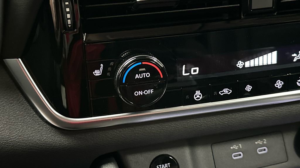 Used 2024 Nissan Rogue SL AWD/4WD image 23