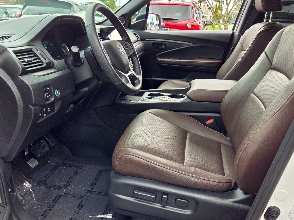 Certified 2024 Honda Passport EX-L image 9