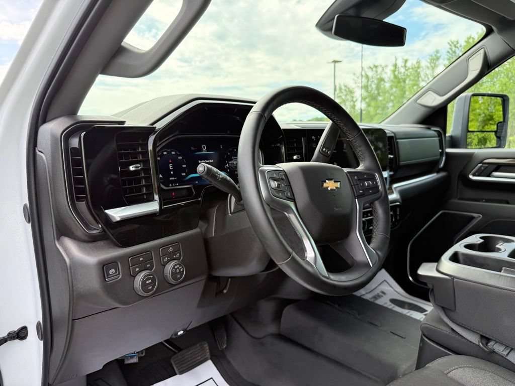 Used 2026 Chevrolet Silverado 2500 LT AWD/4WD image 19