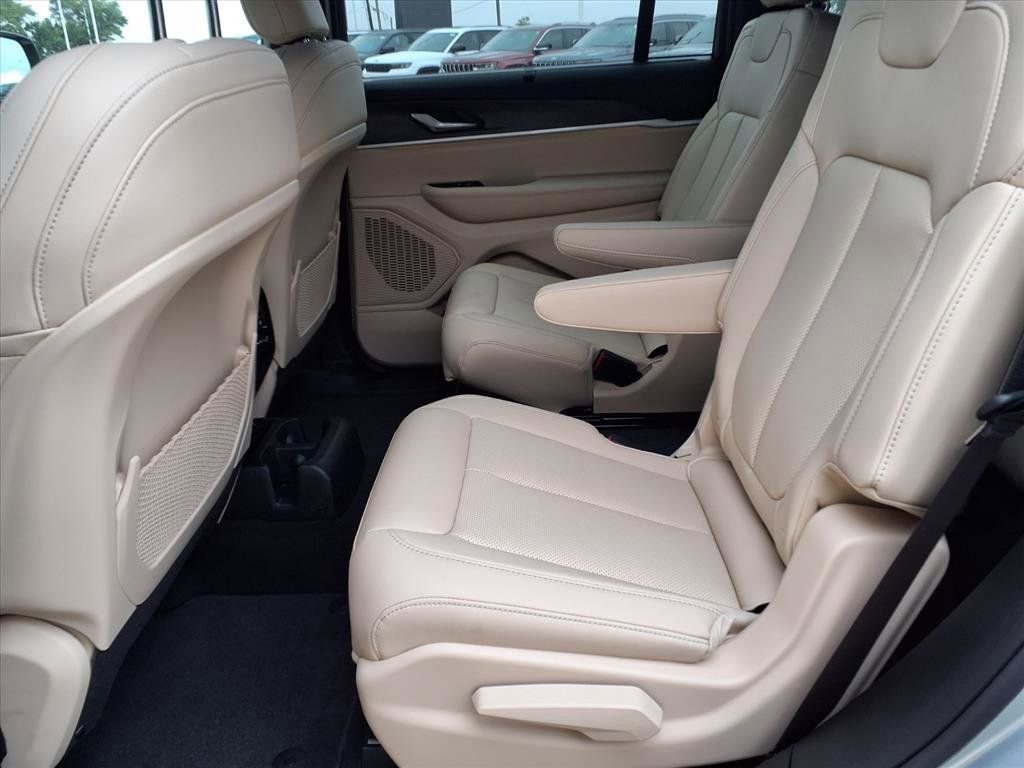 New 2025 Jeep Grand Cherokee L Limited w/ Luxury Tech Group II image 9