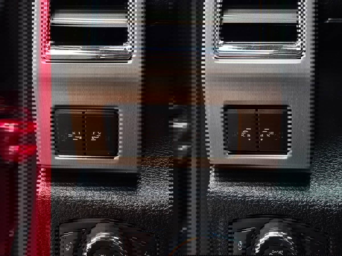 Used 2015 Ford F150 Platinum w/ Equipment Group 701A Luxury image 55