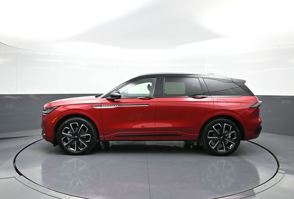 Used 2025 Lincoln Nautilus Reserve image 9