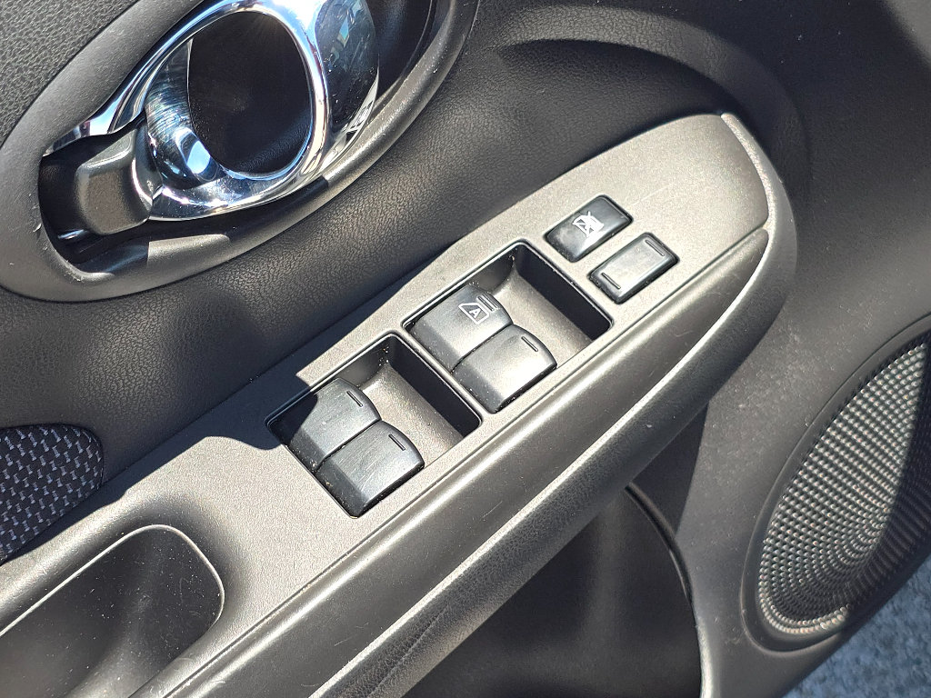 Used 2015 Nissan Versa SV FWD image 20