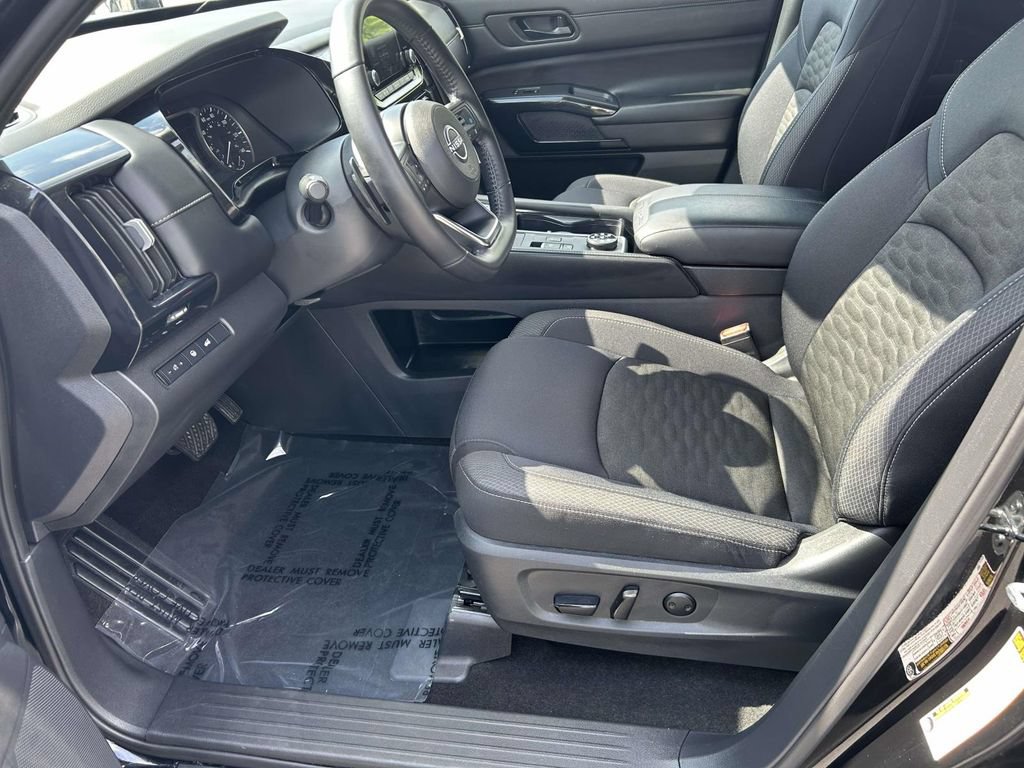 Used 2025 Nissan Pathfinder SV AWD/4WD image 19