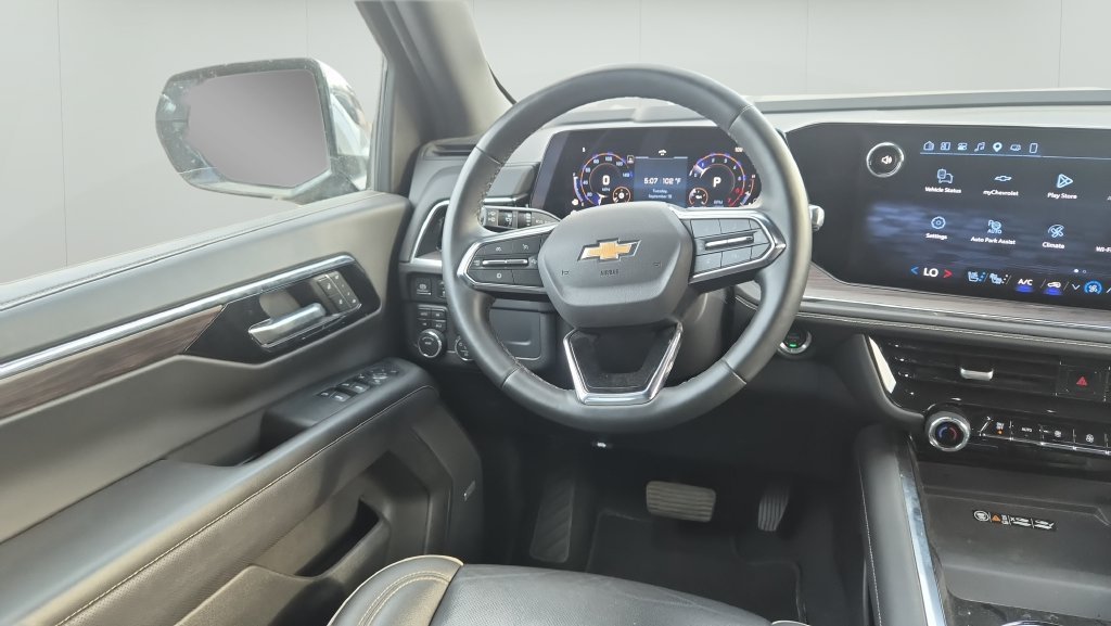 Used 2025 Chevrolet Suburban Premier AWD/4WD image 11