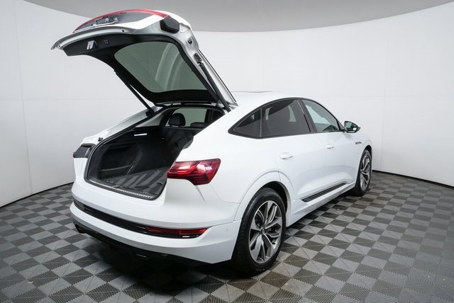 Used 2021 Audi e-tron Premium Plus w/ Premium Plus Package image 28