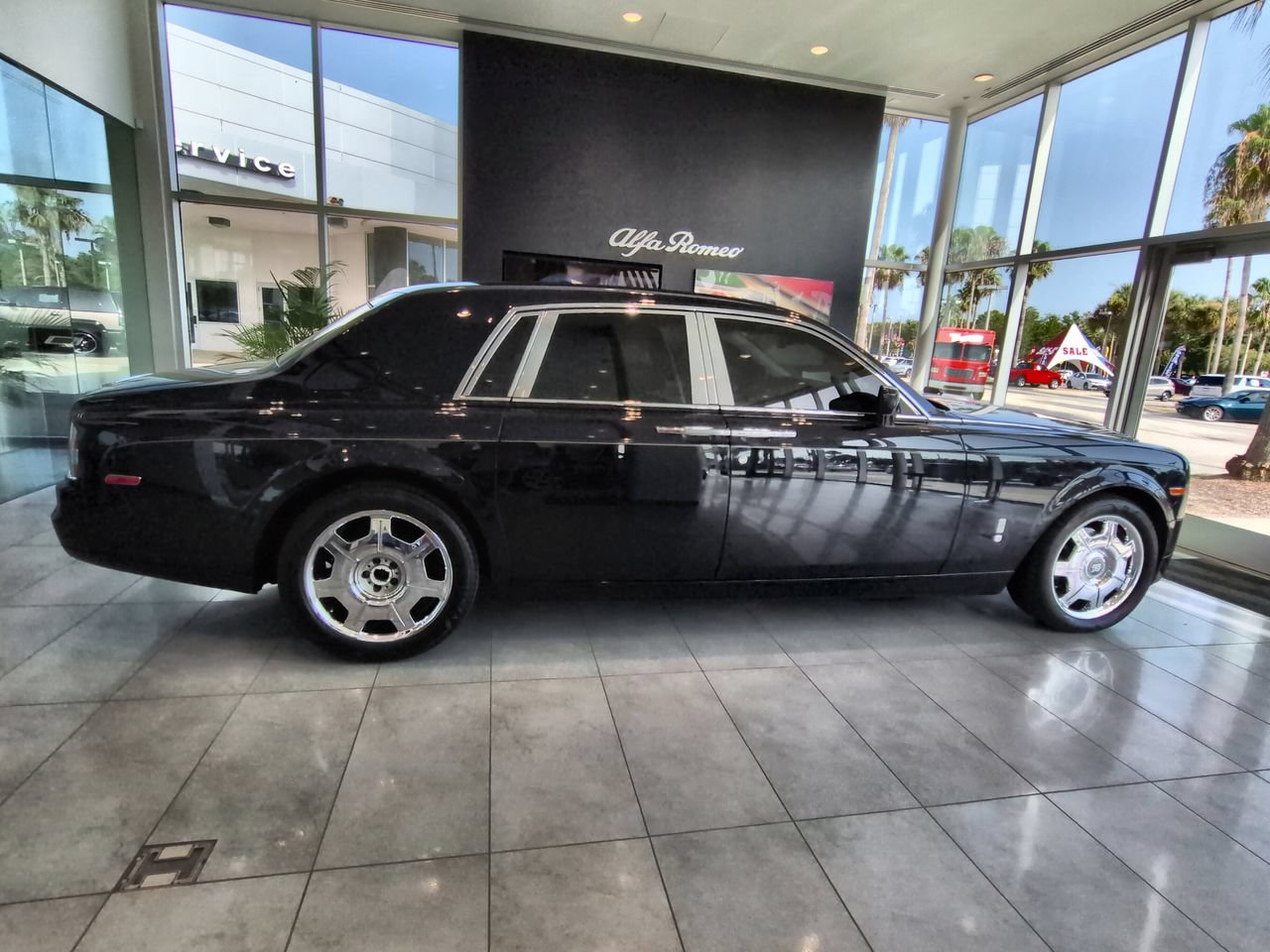 Used 2006 Rolls-Royce Phantom Sedan RWD image 3