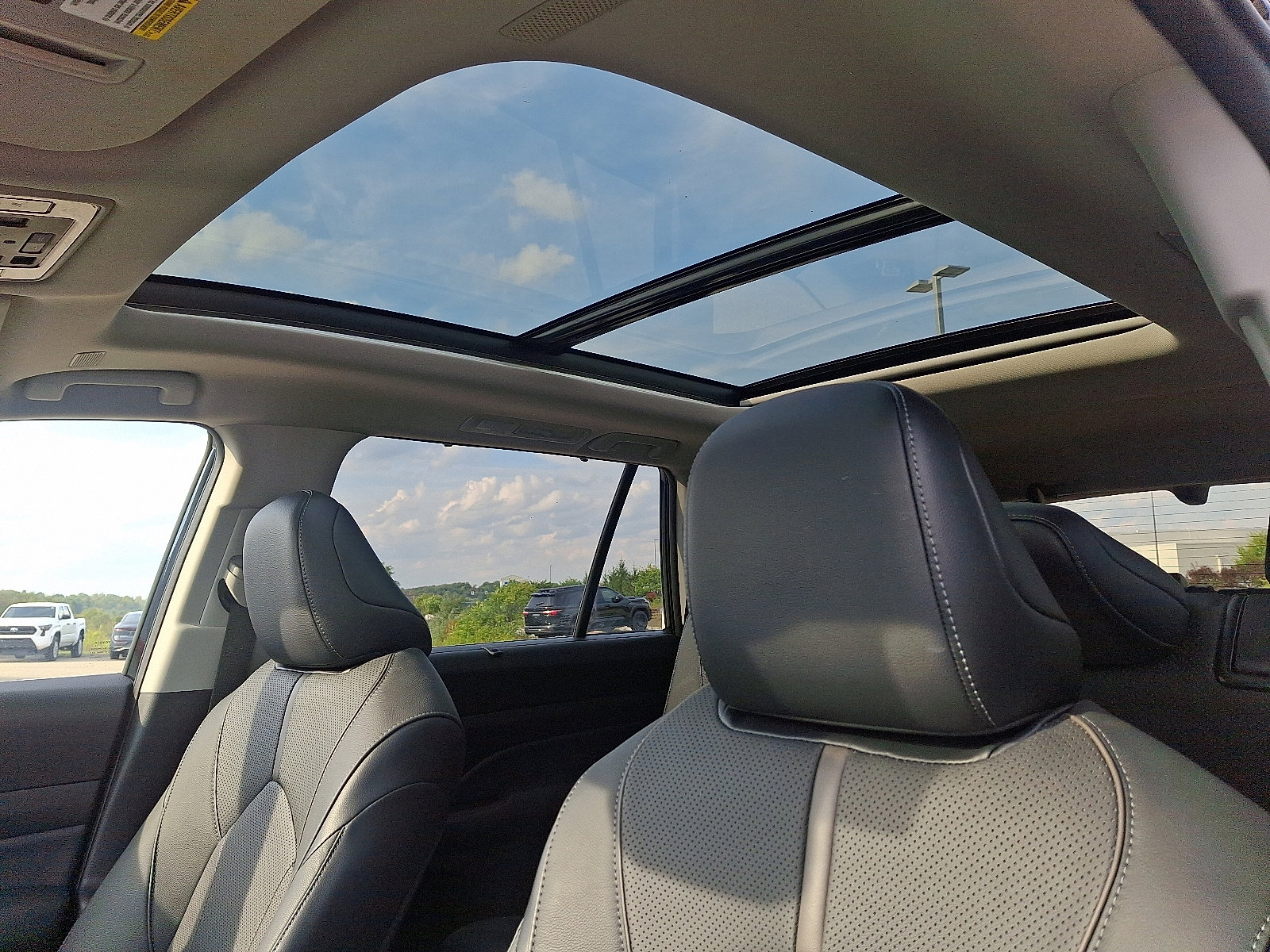 Used 2024 Toyota Grand Highlander AWD image 15