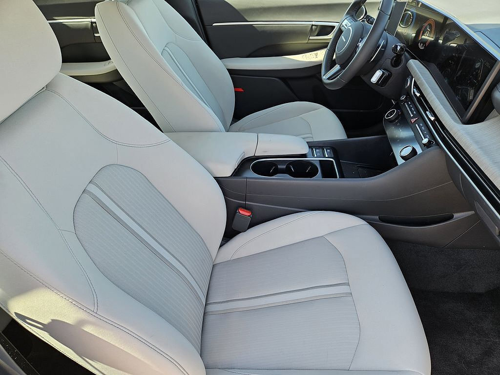 Used 2025 Hyundai Sonata SEL FWD image 11
