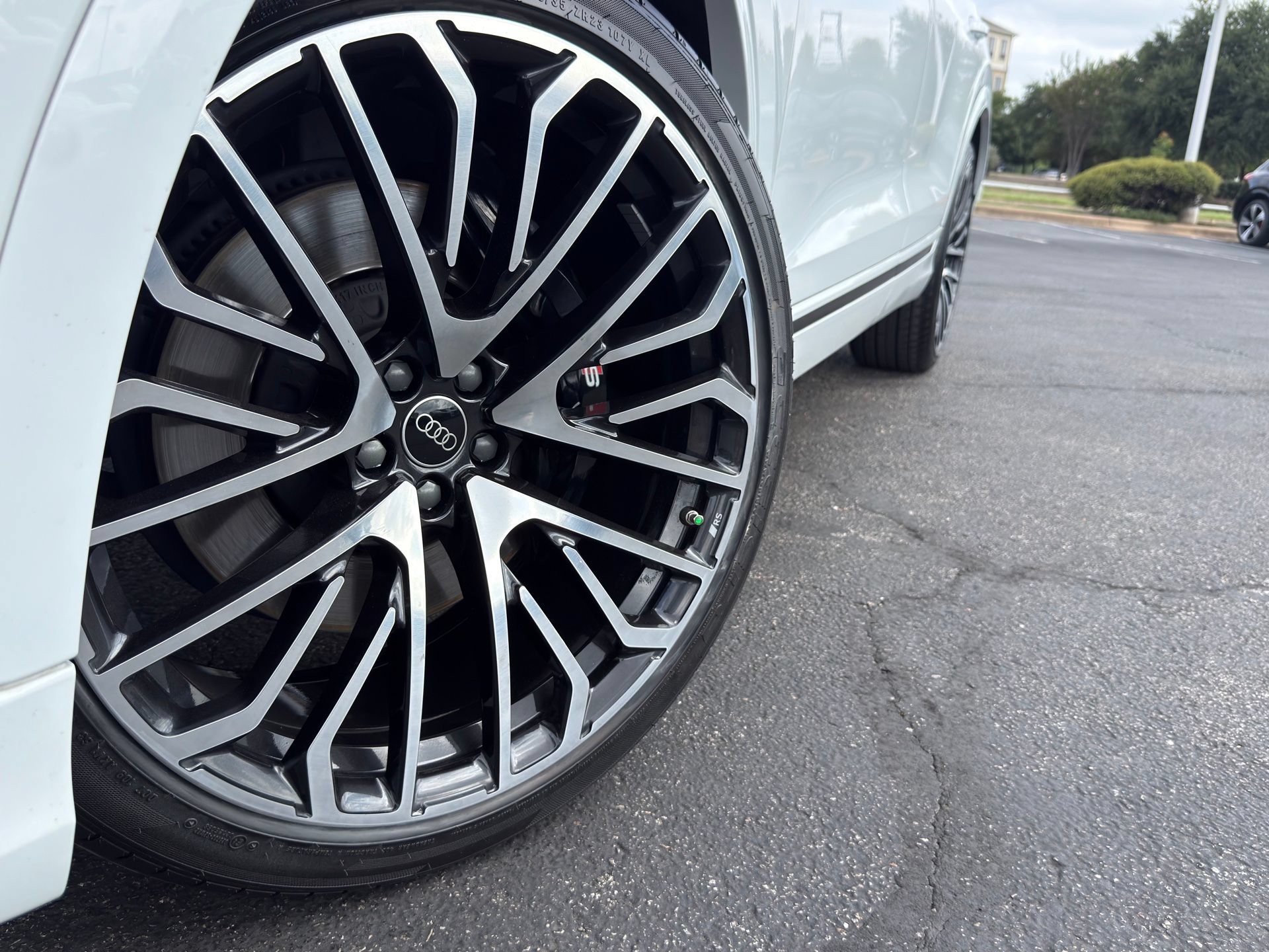 Used 2024 Audi SQ8 Premium Plus w/ 23" Wheel Package AWD/4WD image 4