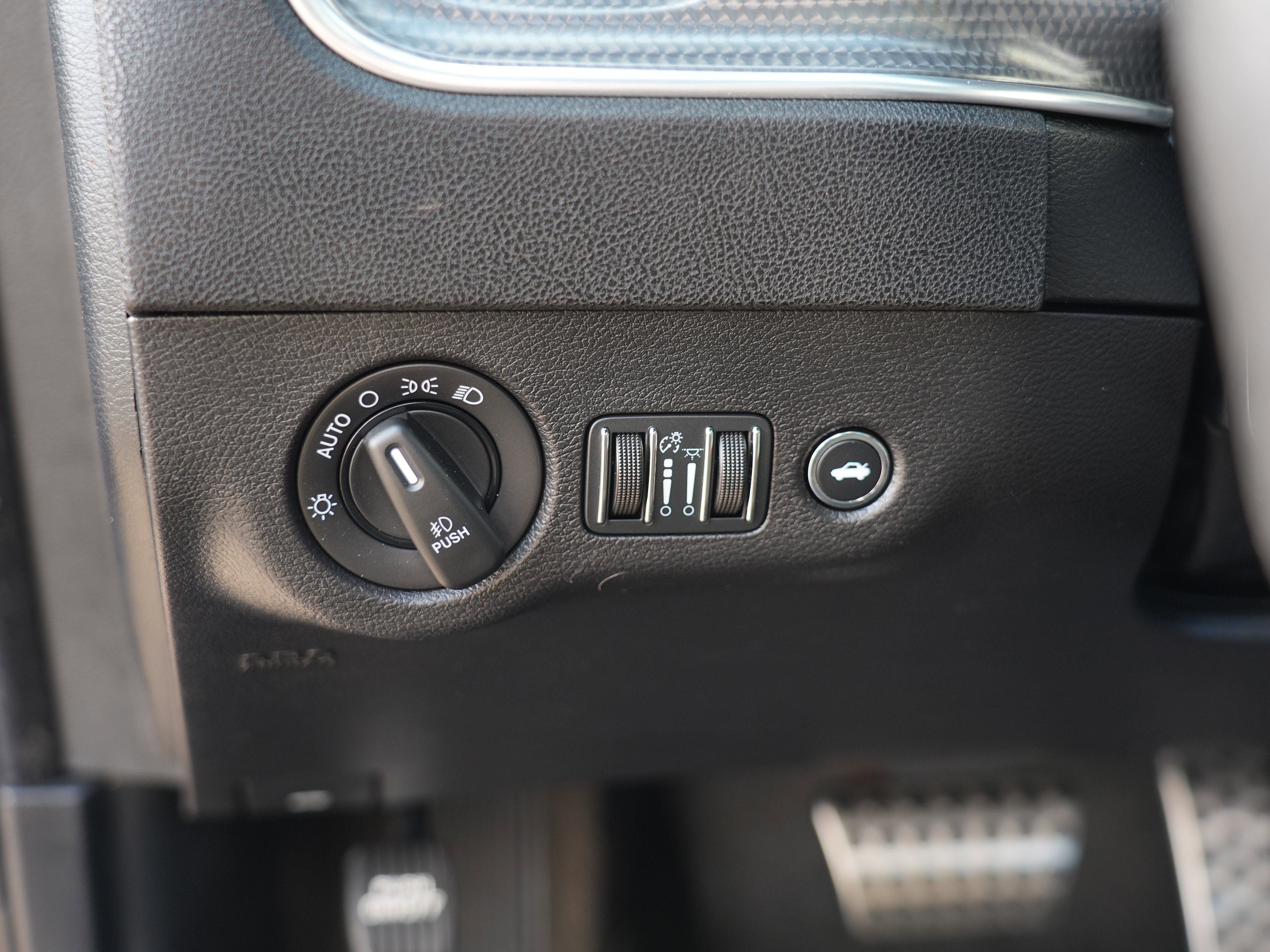 Used 2013 Dodge Charger SRT8 w/ Harman Kardon Audio Group RWD image 17