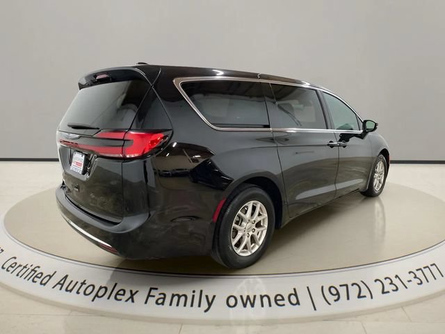Used 2025 Chrysler Pacifica Select FWD image 5