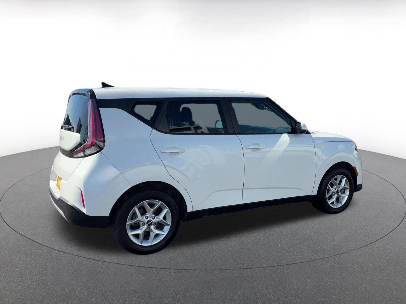 Used 2025 Kia Soul LX w/ LX Technology Package FWD image 14