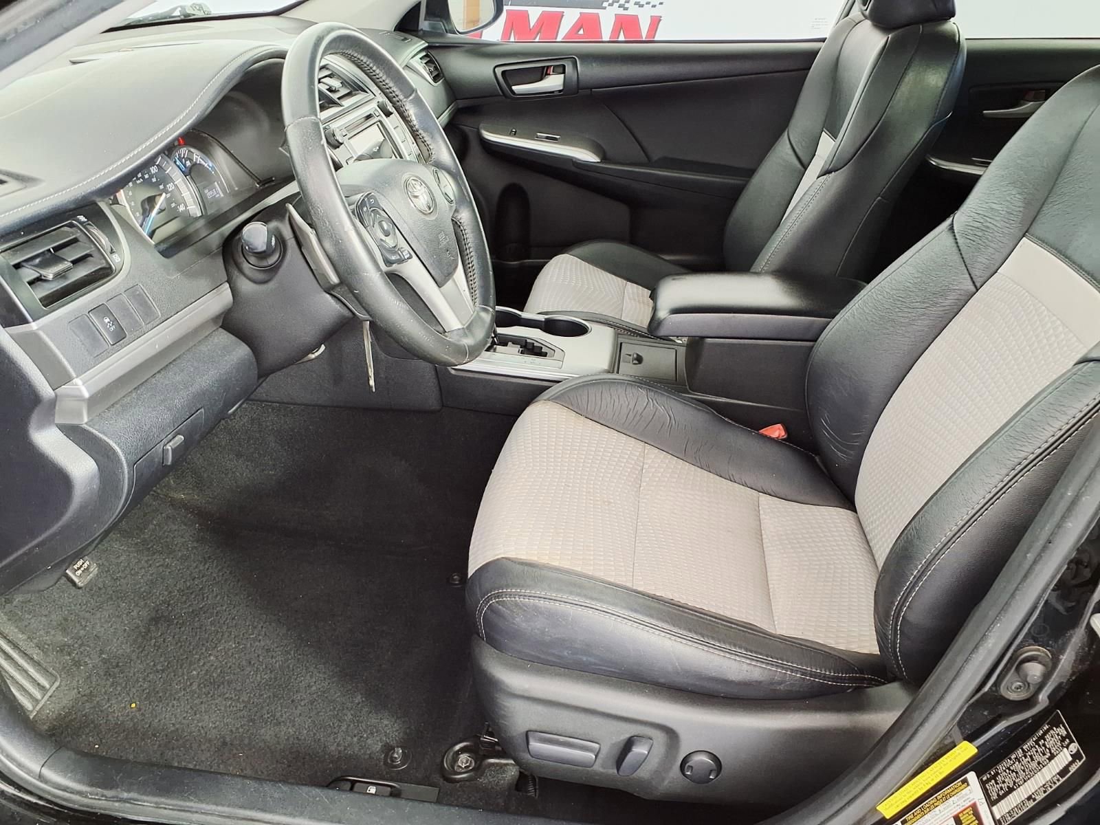Used 2014 Toyota Camry SE FWD image 12