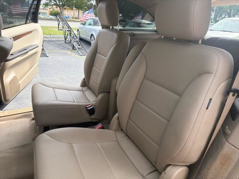 Used 2011 Mercedes-Benz R 350 4MATIC image 13