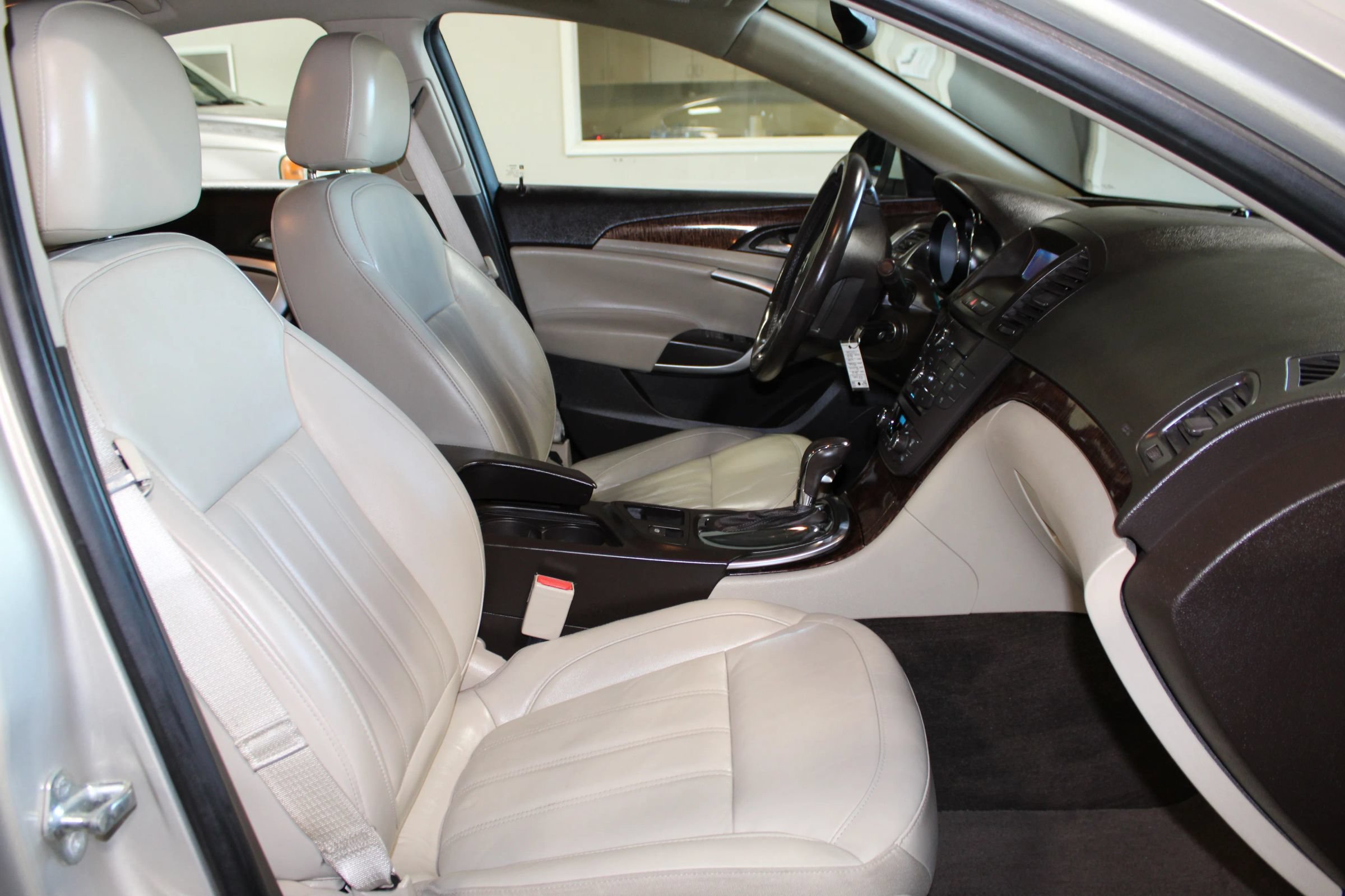 Used 2012 Buick Regal Leather FWD image 24