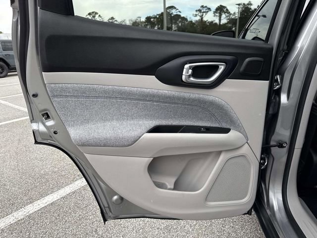 Used 2022 Jeep Compass Latitude w/ Sun and Sound Group image 9