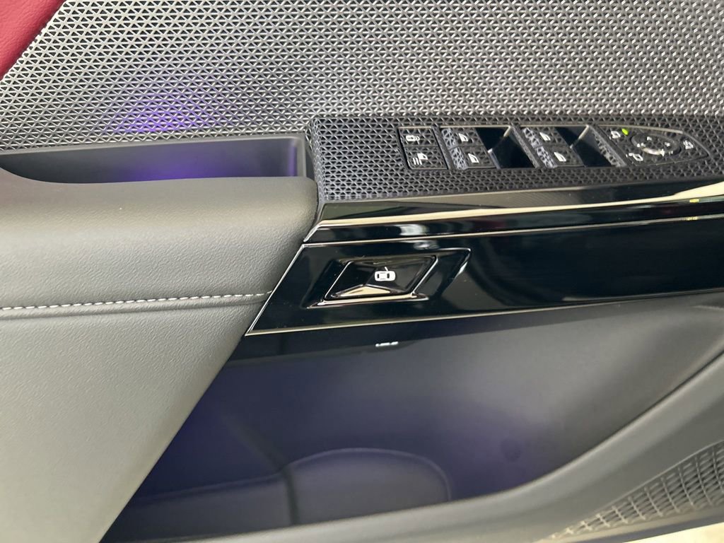 Used 2025 BMW 740i xDrive image 36