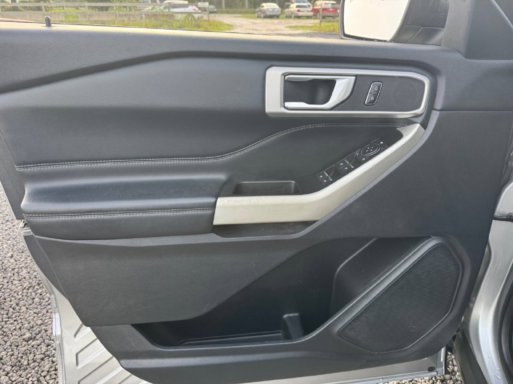 Used 2020 Ford Explorer XLT w/ Equipment Group 202A RWD image 33