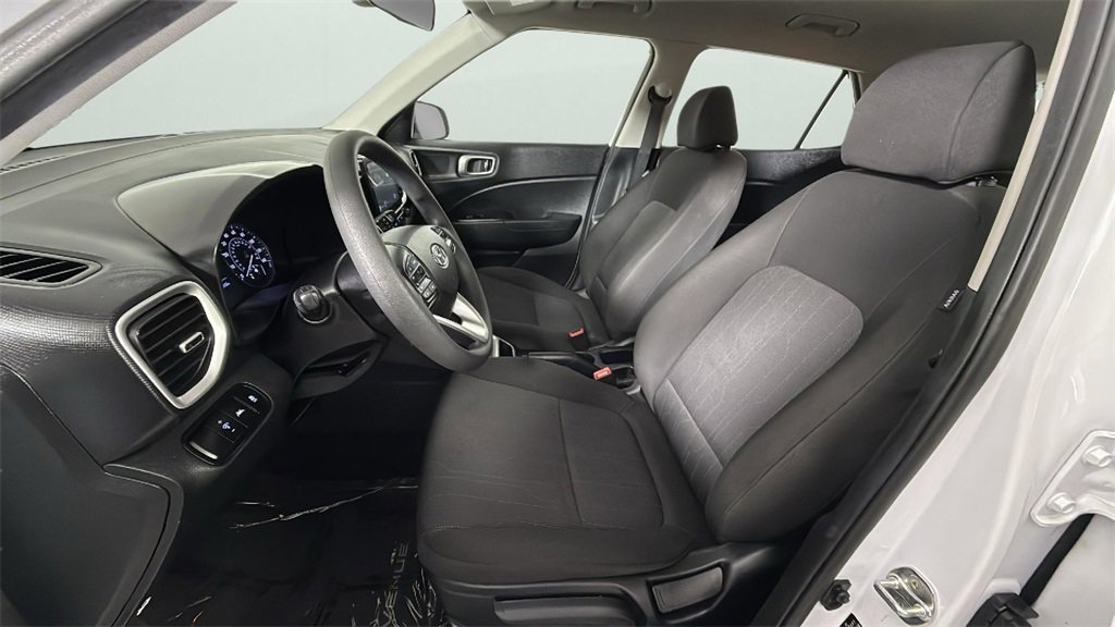 Used 2022 Hyundai Venue SE image 17
