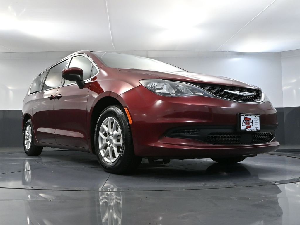 Used 2021 Chrysler Voyager LX image 51