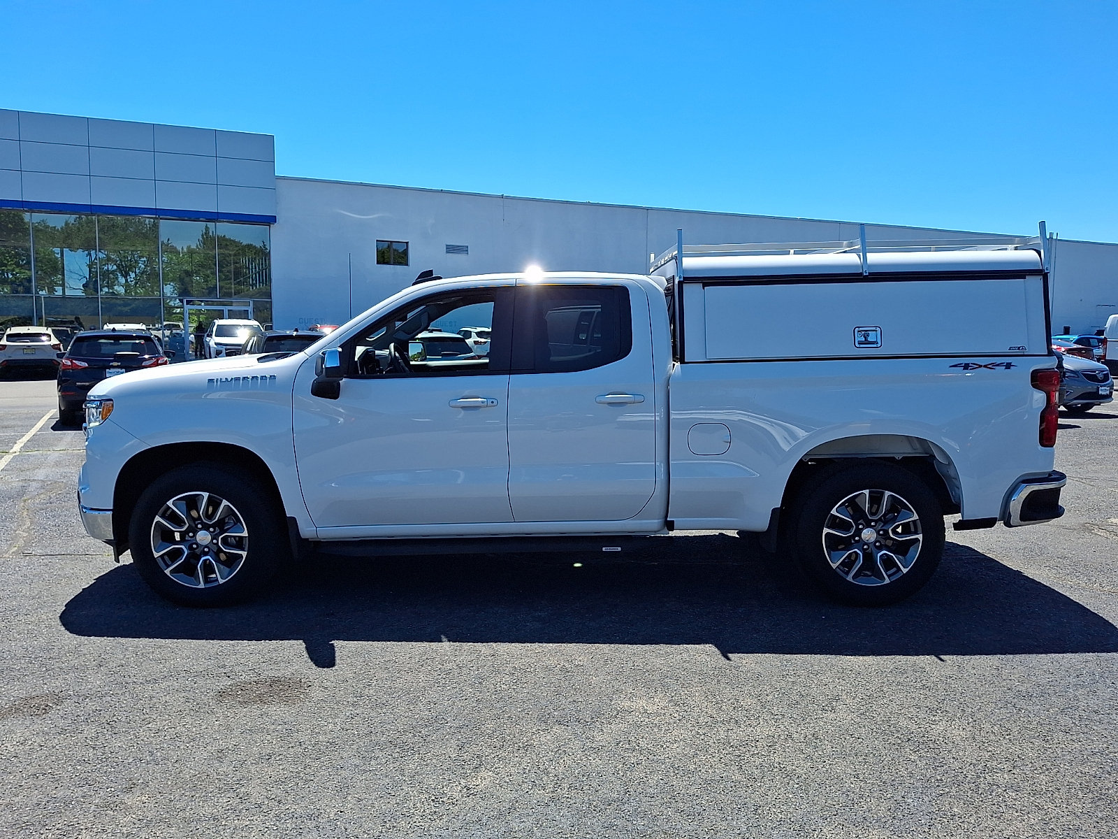 Used 2025 Chevrolet Silverado 1500 LT AWD/4WD image 4