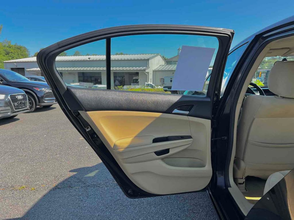 Used 2011 Honda Accord LX-P image 16