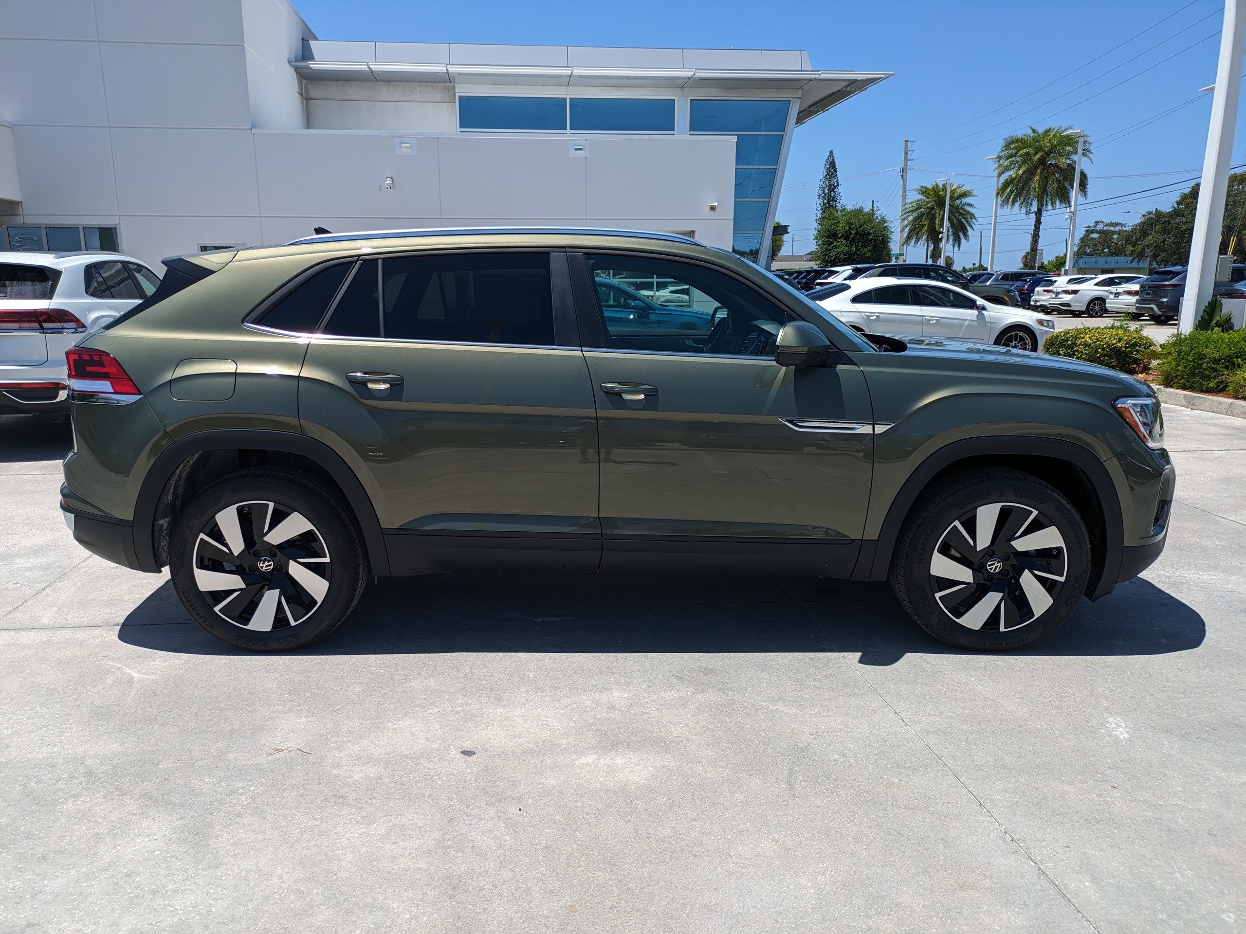 New 2026 Volkswagen Atlas Cross Sport SE FWD image 3