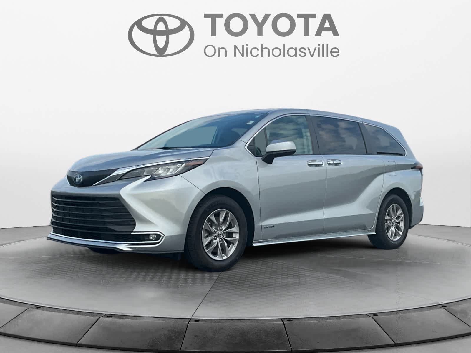 Used 2021 Toyota Sienna XLE AWD/4WD image 1