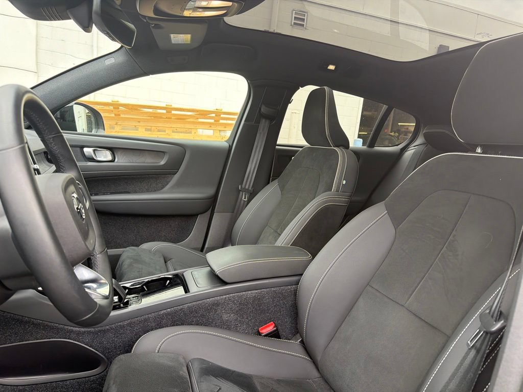 Used 2023 Volvo C40 P8 Recharge Plus w/ Climate Package AWD/4WD image 5