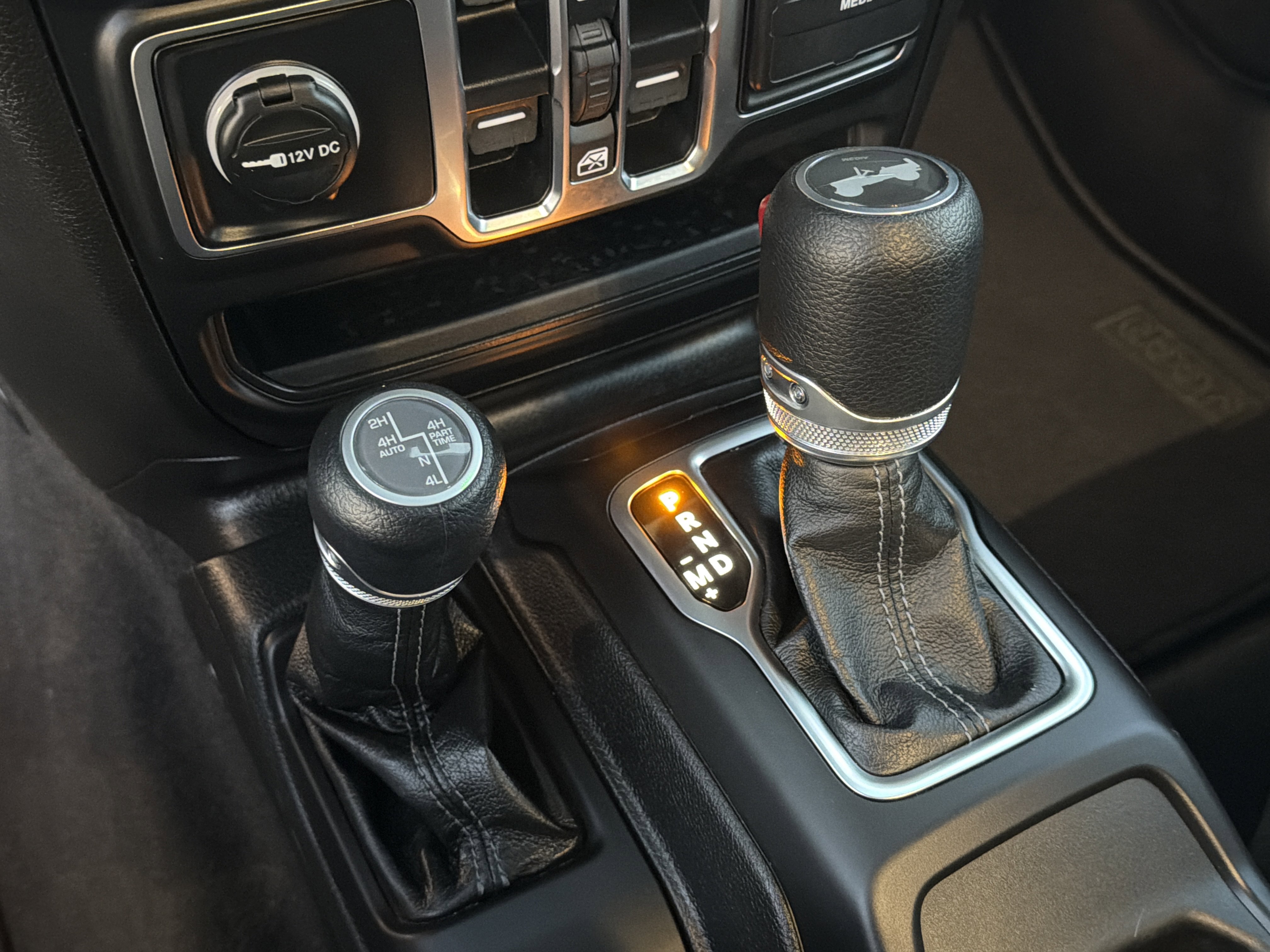 Used 2025 Jeep Wrangler Sahara image 32