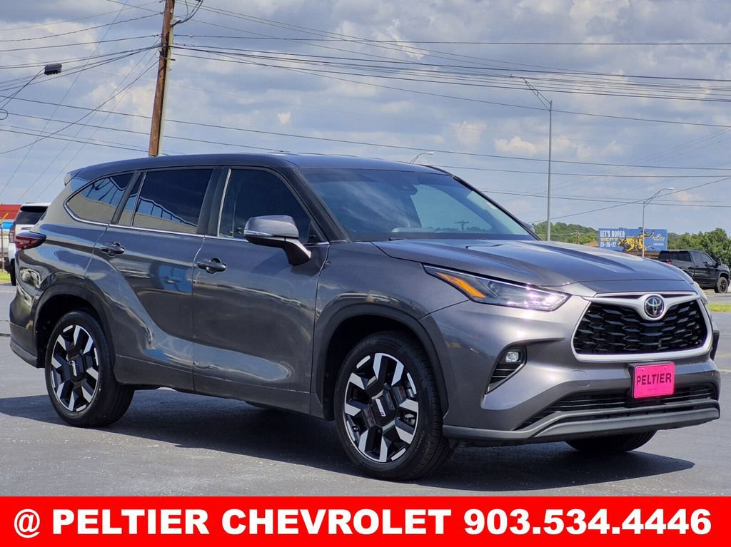Used 2025 Toyota Highlander LE