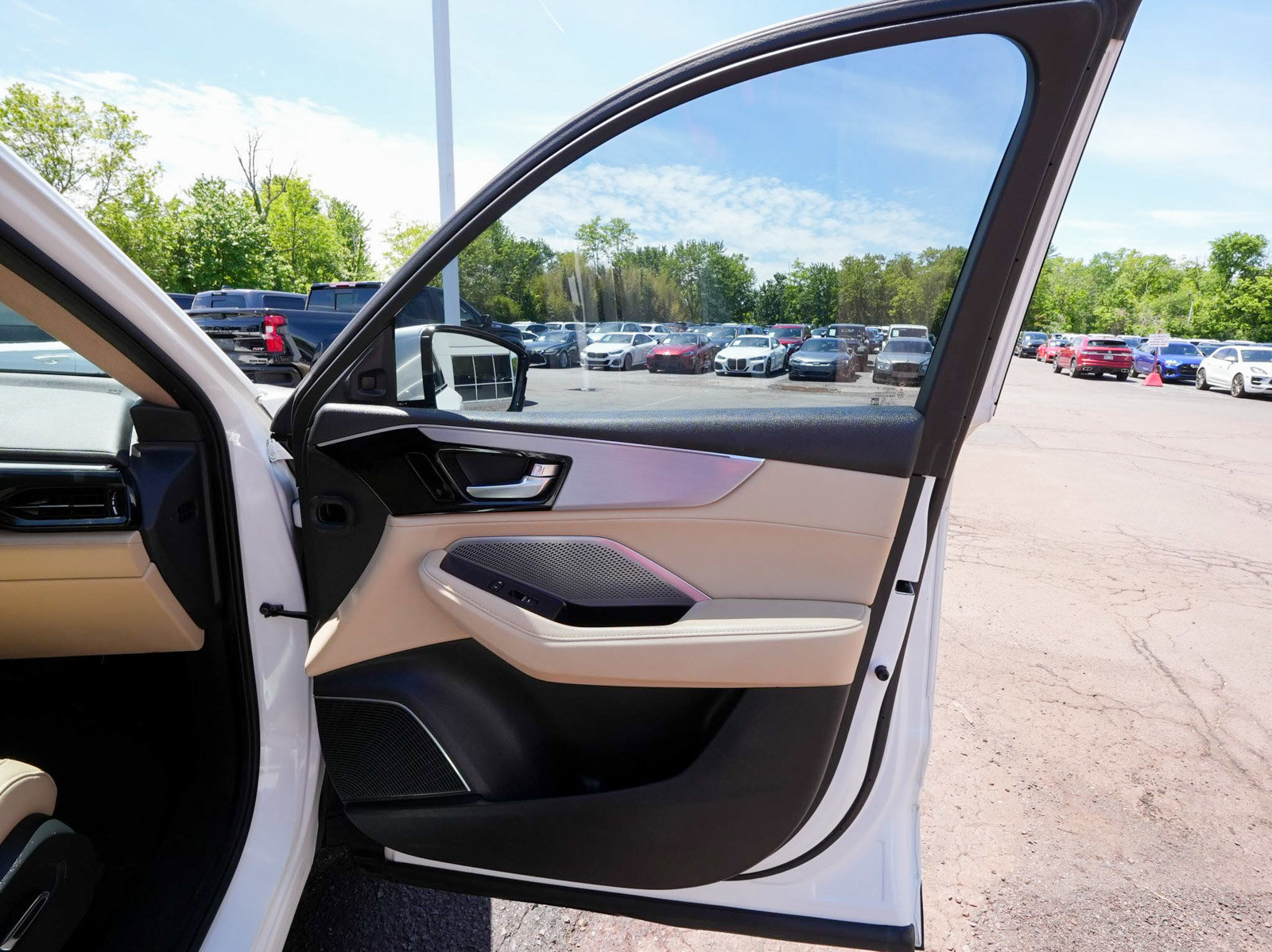 Used 2022 Acura MDX SH-AWD image 14