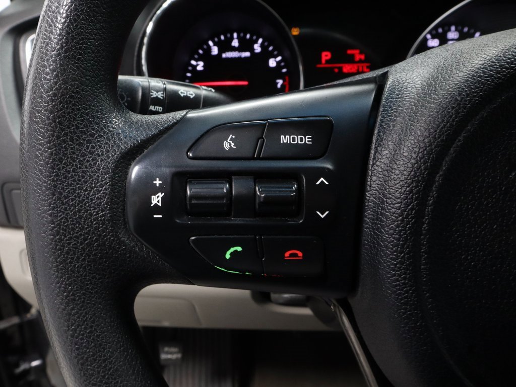 Used 2016 Kia Sedona LX image 25