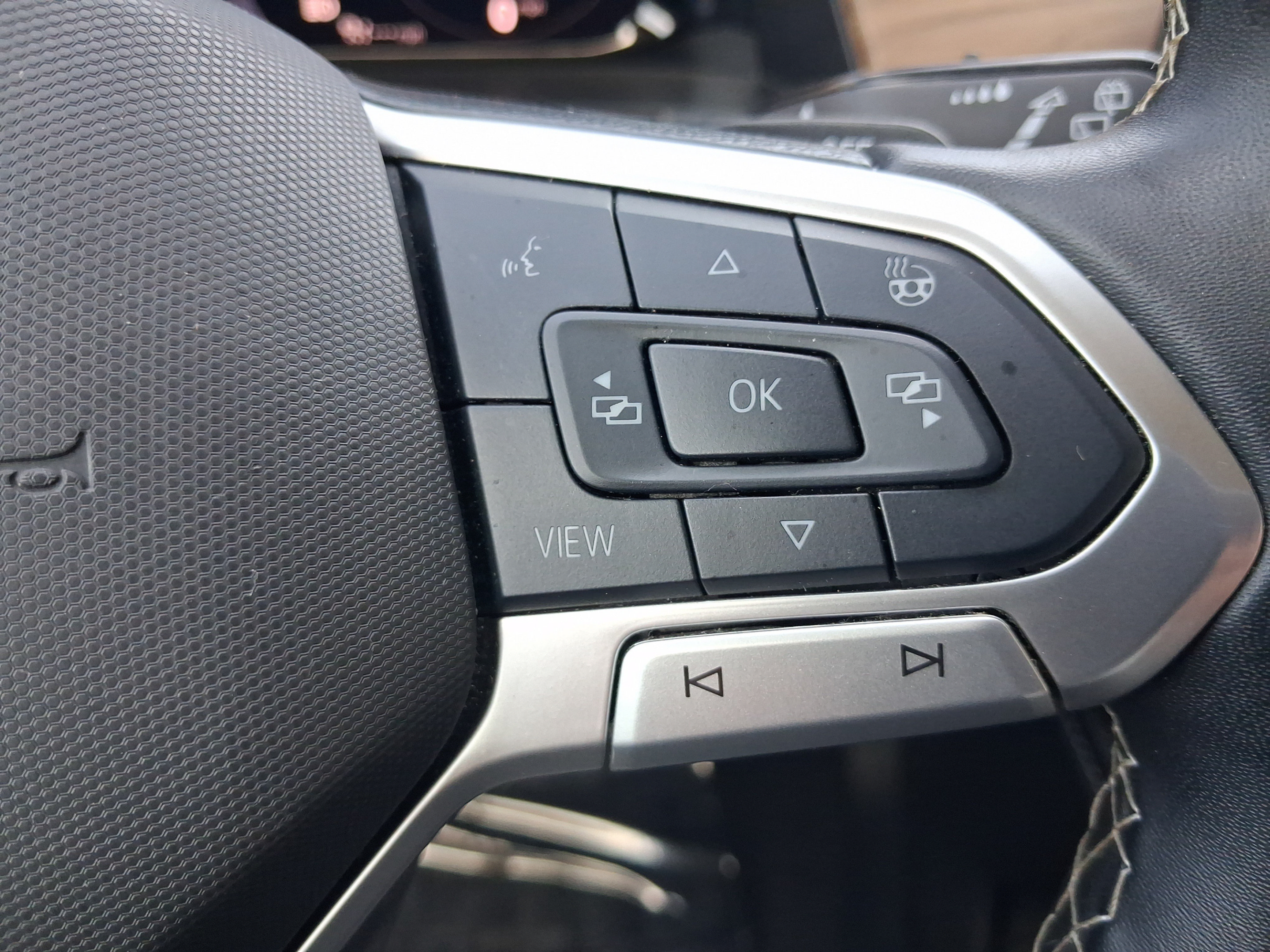 Used 2025 Volkswagen Atlas SE AWD/4WD image 23